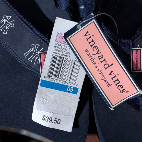 Vineyard Vines Yankees Navy Flip Flops with Logo, 9 - Picture 4 of 5
